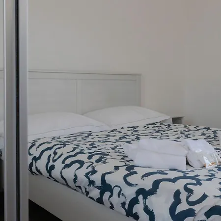 Daire Sunrise Waterfront - With Sea View Balcony -