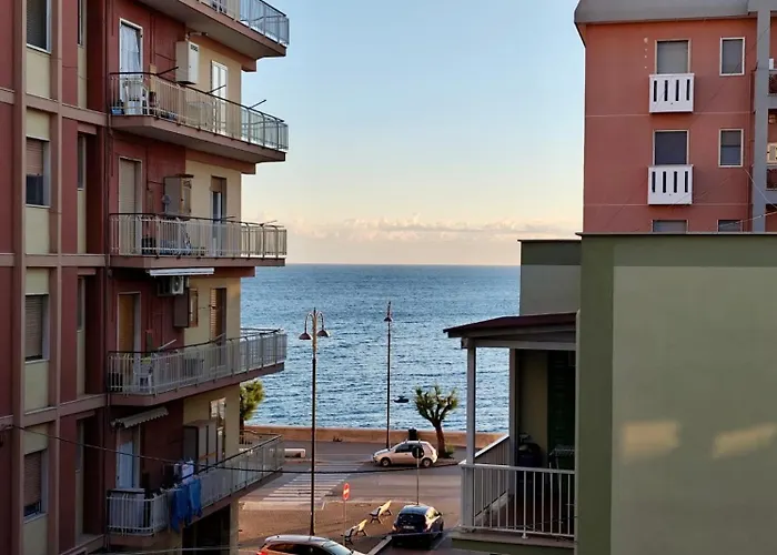 Sunrise Waterfront - With Sea View Balcony - 아파트